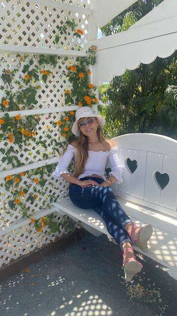 A picture showing what I wore beautiful Saturday outing to the flower fields
