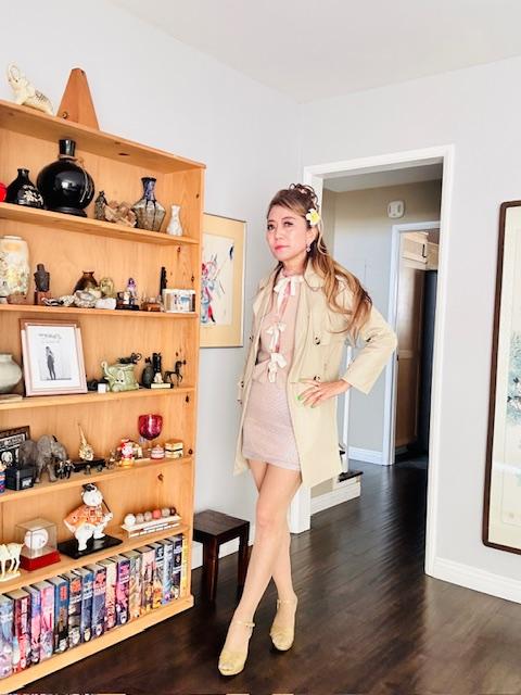 A sample of trench coat picture for how to dress functionally between season in March 